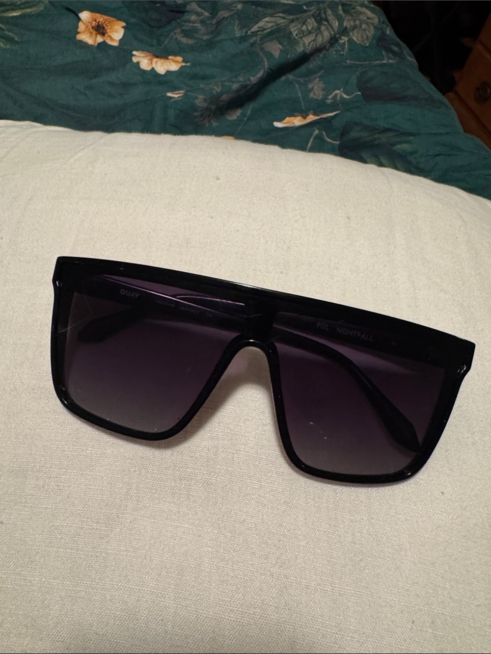 Quay Australia Nightfall Sunglasses in Black with Dark Gradient Lenses - Picture 2 of 4